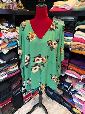#428. Lane Bryant Green Floral V-Neck Blouse with Rose Accents. 18/20 1x